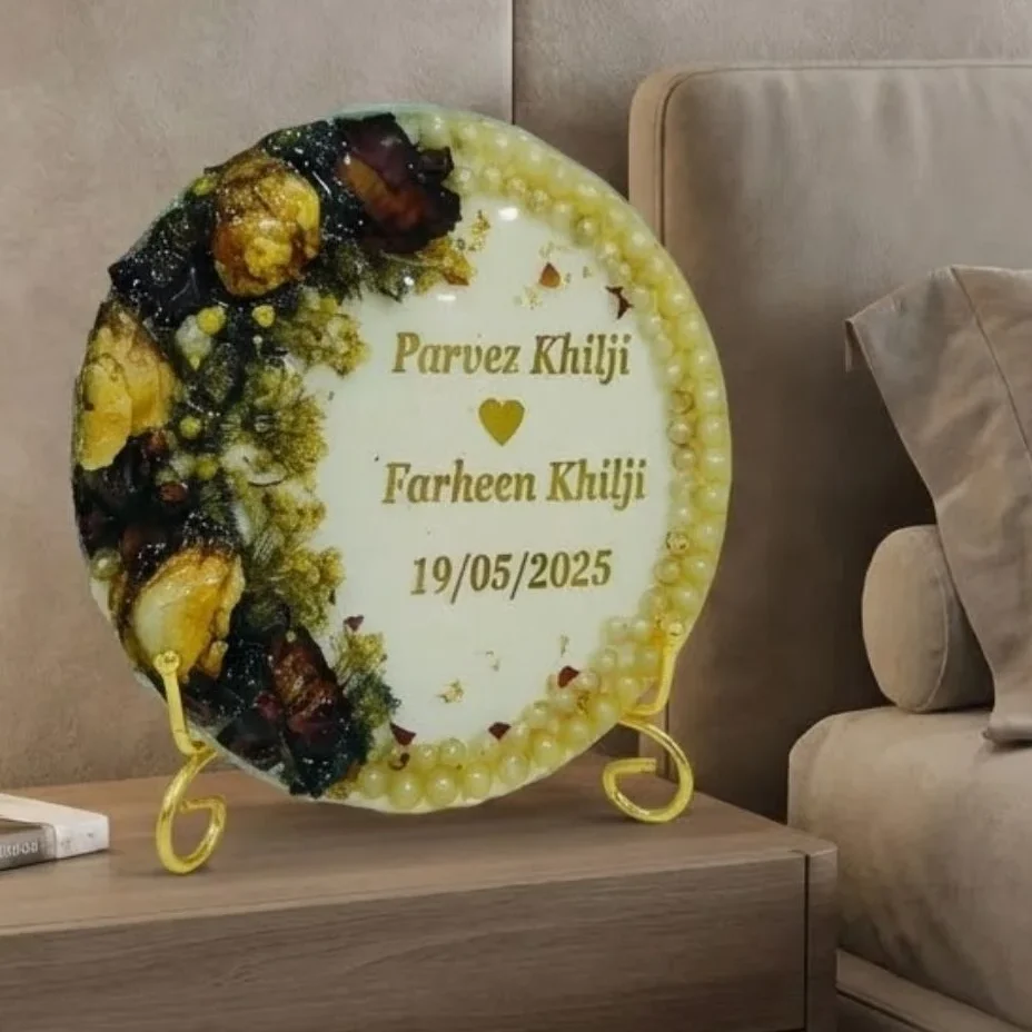 Round Resin Frame Design with Preserved Flowers –  (6) Inch
