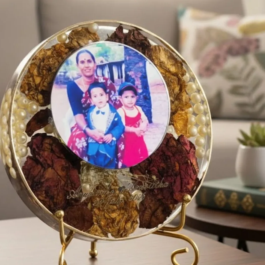 Round Resin Frame with Preserved Special Flowers & Photo ( 6- Inch)