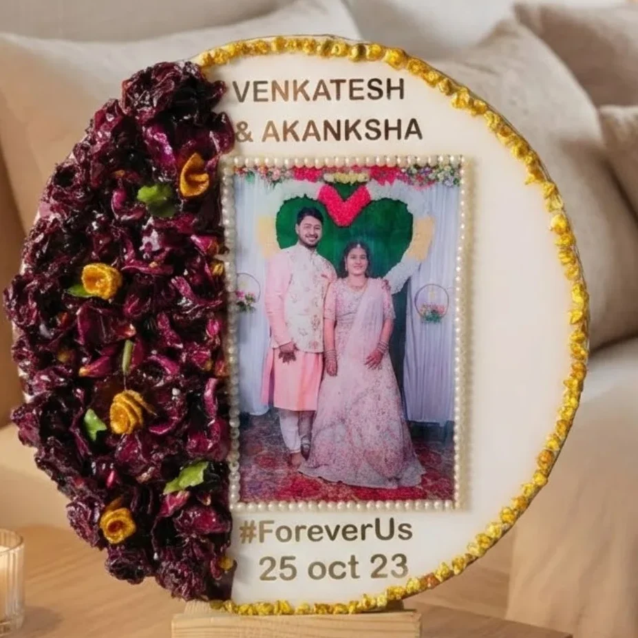 Varmala Preserved Round-Shaped Resin Photo Frame (10 Inch)