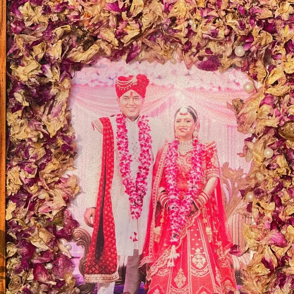 (15 by 18- Inch) Wedding Garland Flower Resin Frame – Couple Photo Memory