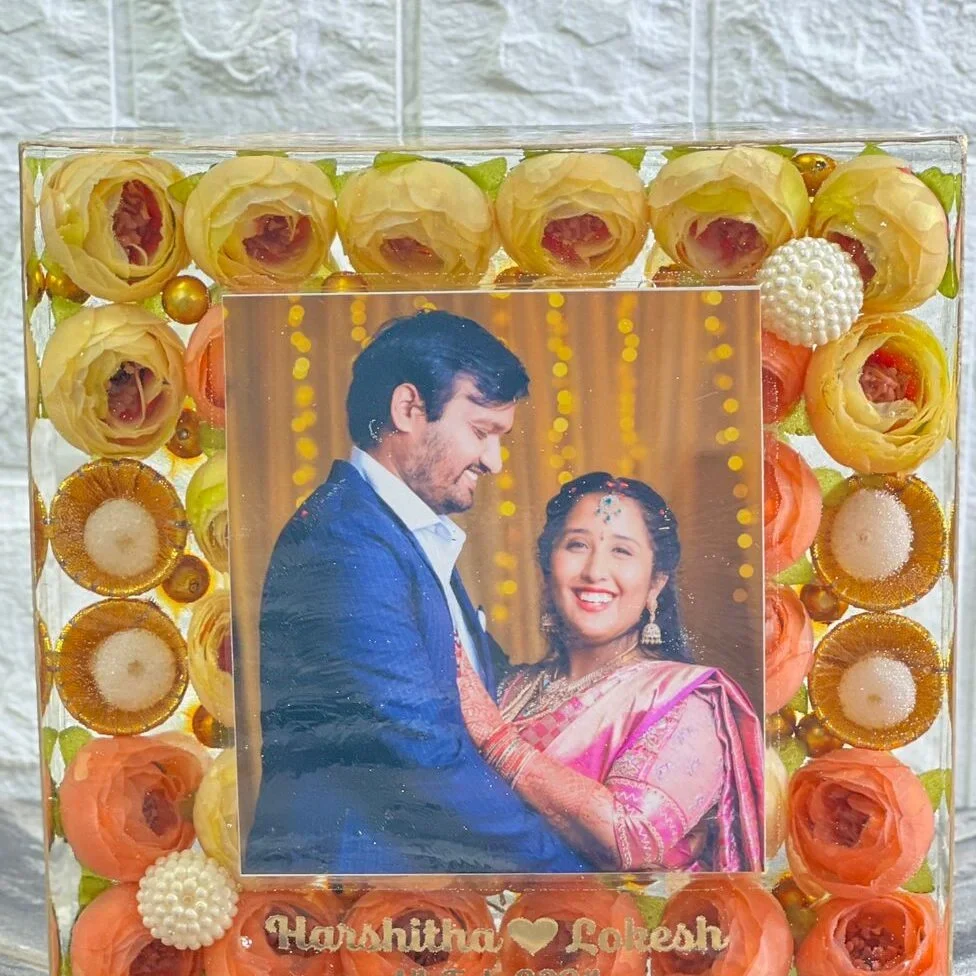 Epoxy Resin Preserved Wedding Memory Frame ( 8 inch )