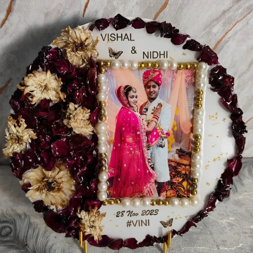 Round Varmala Preserved Photo Frame (10 Inch)