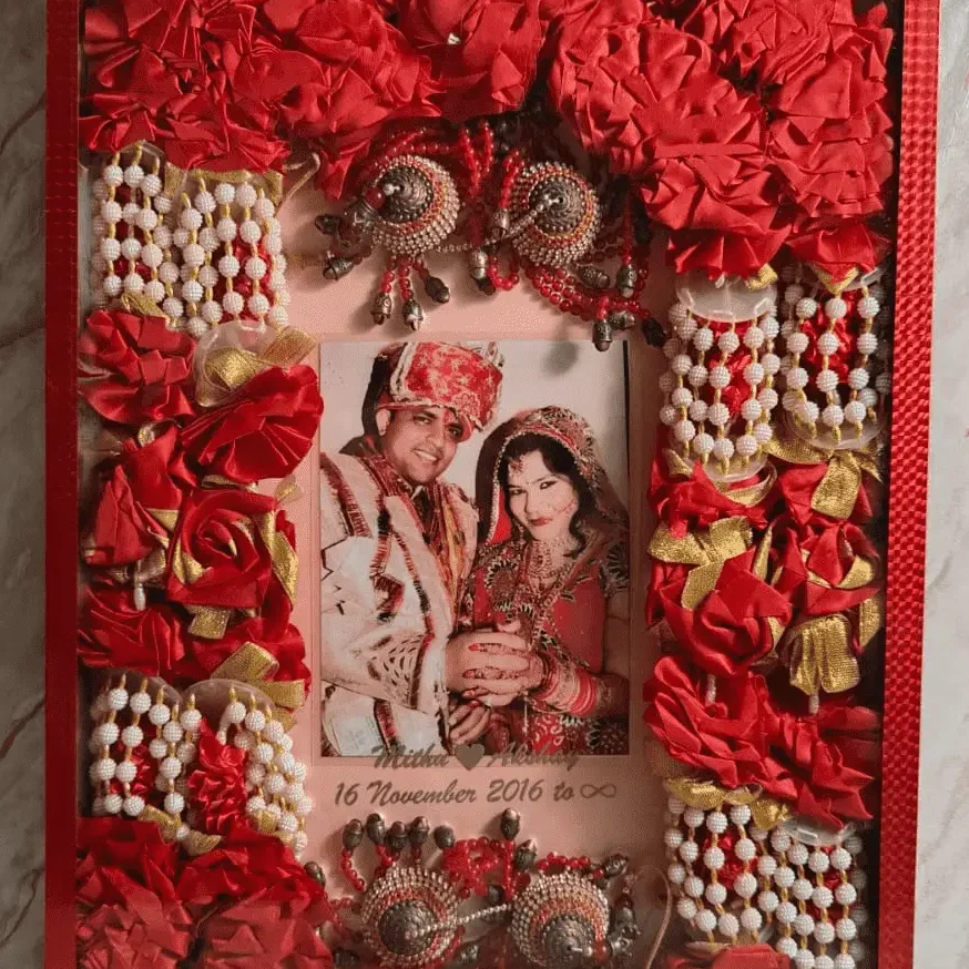 Artificial Varmala & Kalire Preservation Resin Photo Frame (16×24 inch)