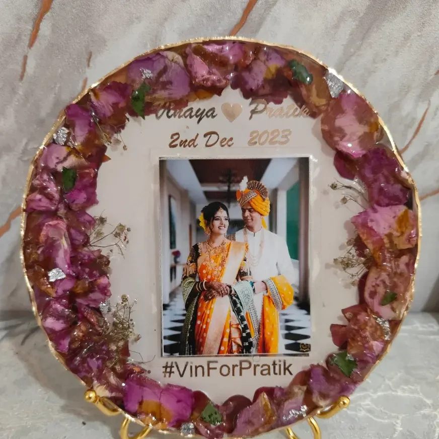 Wedding Garland Preservation | Round Resin Frame (10 Inch)