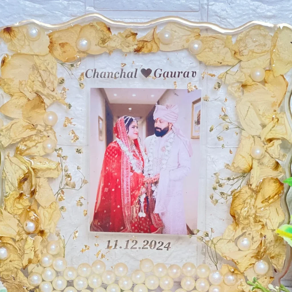 Resin Shadi Photo Frame in Curve Shape (8- Inches)